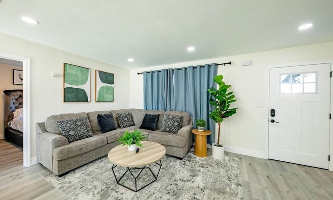 Rosemead House | Quiet & Peaceful Home Close to LA/Beaches/Disney