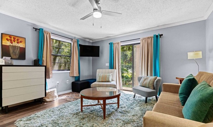 Gainesville House | Quiet Peaceful Townhome 2 BR/2.5 Bath - Location!