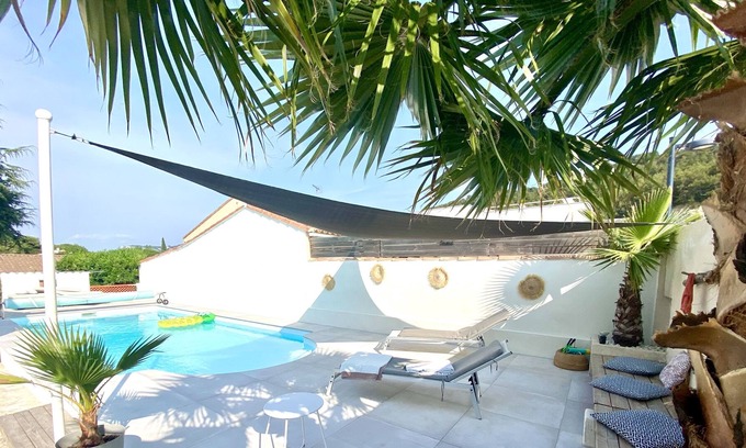 Roquefort-la-Bedoule Villa | Quiet pool villa