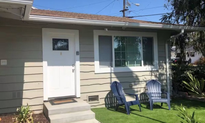 Lincoln Acres Cottage | Quiet, private getaway in a nice neighborhood