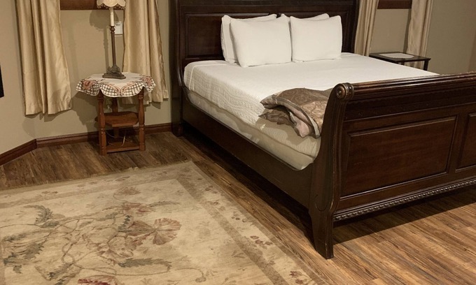 Oak Harbor Apartment | Quiet private king suite