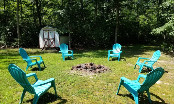 North East House | Quiet & Private with Fire Pit Out Back!