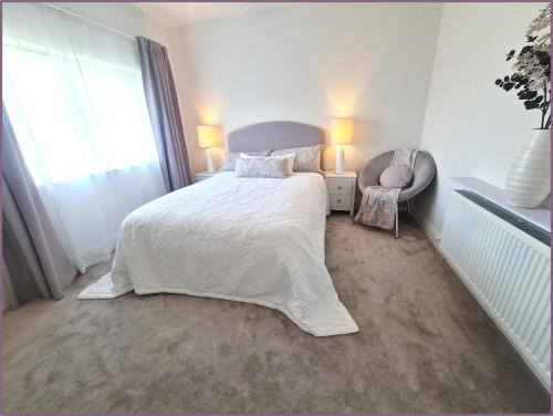 Douglas House | Quiet & Relaxing Home in Frankfield