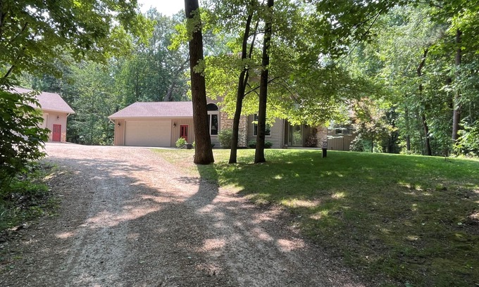 New London House | Quiet relaxing wooded property.