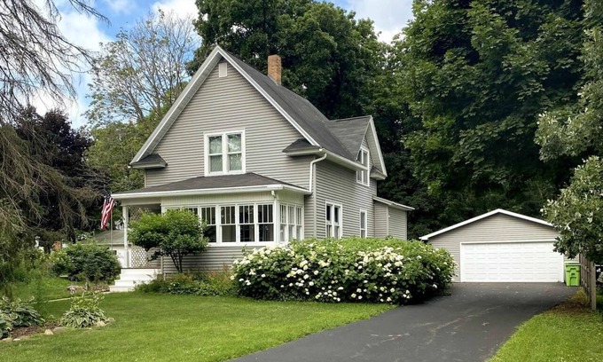 Green Lake House | Quiet retreat walking distance to Downtown
