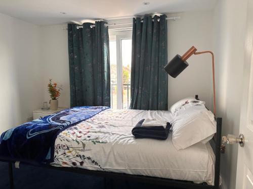 Hylands House | Quiet room in Hornchurch near Romford station on Elizabeth line to and from Heathrow airport