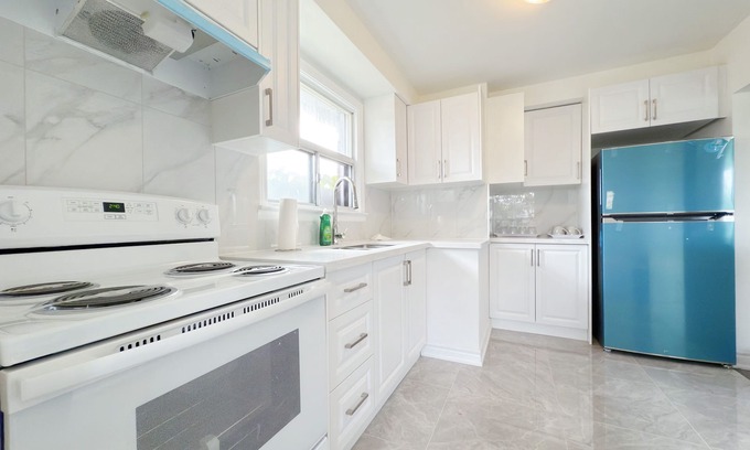 Bendale House | Quiet Room near Eglinton & Midland & TTC Bus