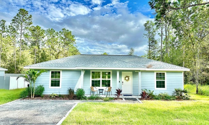 Fellowship House | Quiet, serene house minutes from WEC, Rainbow River, and Crystal River!