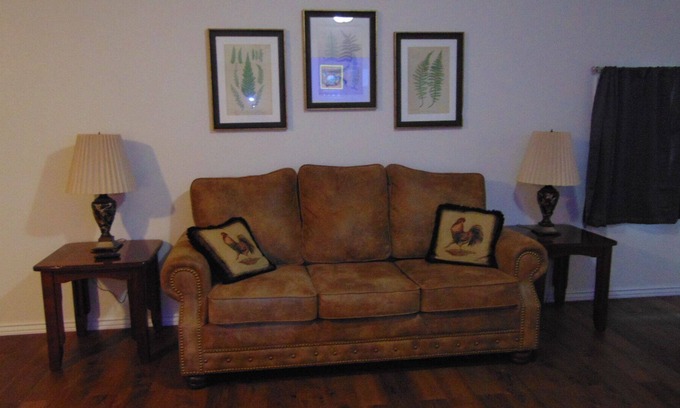 Seneca Apartment | Quiet, small town environment. Casino night life. Grand lake fishing.