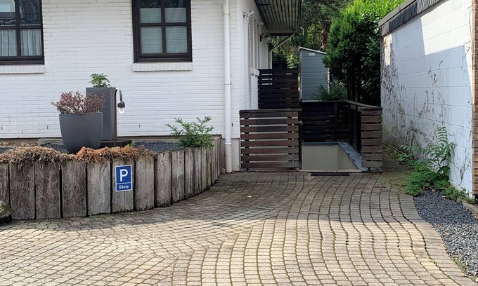 Langenfeld Apartment | Quiet & spacious single room with top location and free parking space