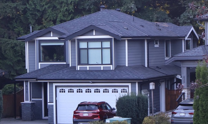 North Vancouver House | Quiet & Spacious Escape in North Vancouver