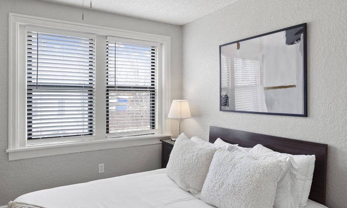 South Hyde Park Apartment | Quiet & Spacious | Easy Check-in + W&D | Zencity