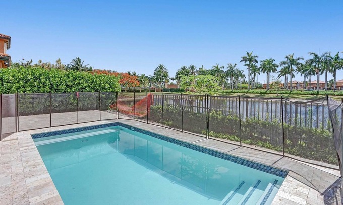 Tamiami House | Quiet spacious Miami home with 5 bedrooms