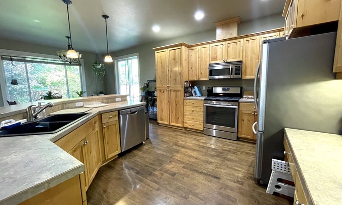 Mountain View House | Quiet, Spacious with Private Backyard and Garden. Comfy, full kitchen, games!
