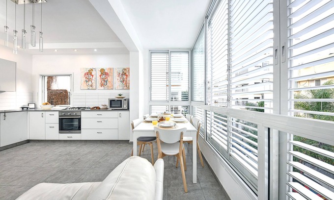 Tel Aviv City Center Apartment | Quiet Street In A Central Location Apt
