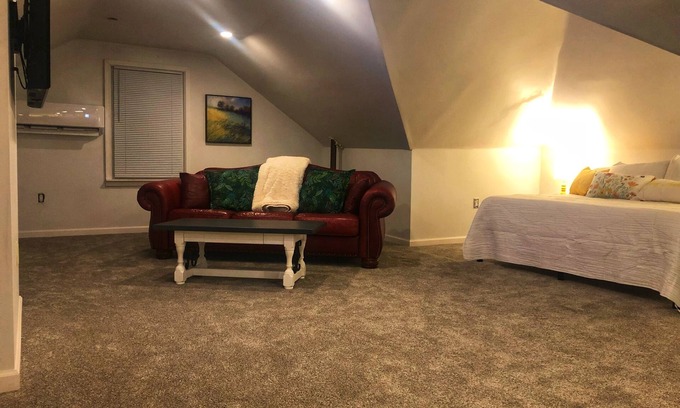 Cardington Apartment | Quiet studio suite in a country setting.