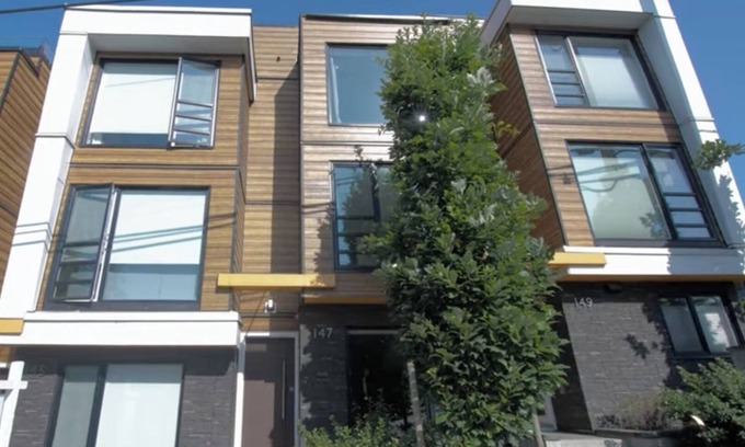 Lower Lonsdale House | Quiet Summer Rental - Modern Townhouse with Views in Lower Lonsdale