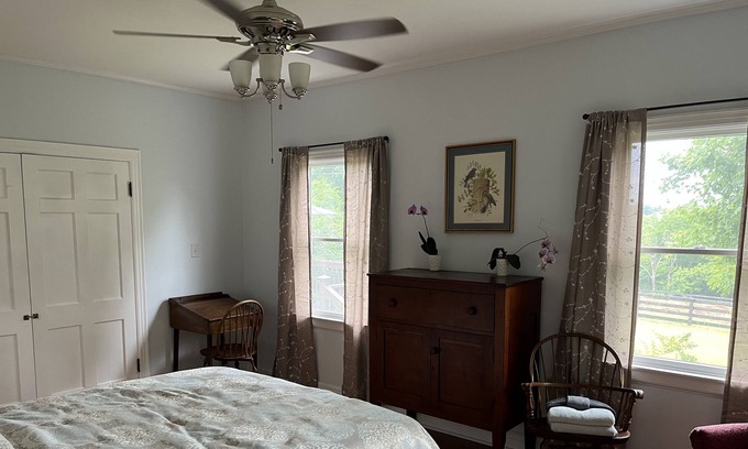 Lexington House | Quiet Two Bedroom House