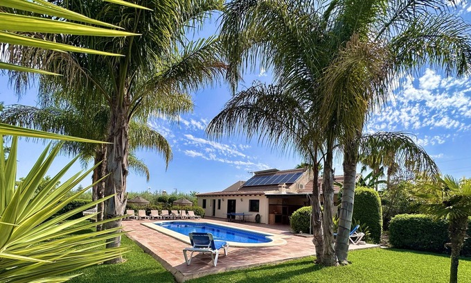 Alhaurin el Grande Villa | Quiet Villa with heated swimming pool, barbecue and views.