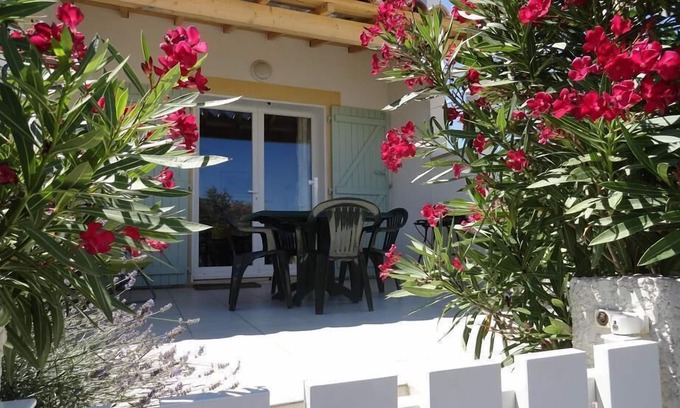Saint-Pierre-la-Mer Villa | Quiet villa in a small residence close to the sea