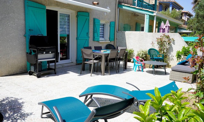 Gruissan Villa | Quiet villa, large terrace, sleeps 7. 50 m from GRAZEL beach