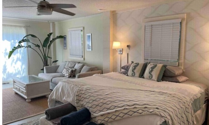 Charleston House | Quiet Waterfront Suite 10Min to Folly & Downtown!