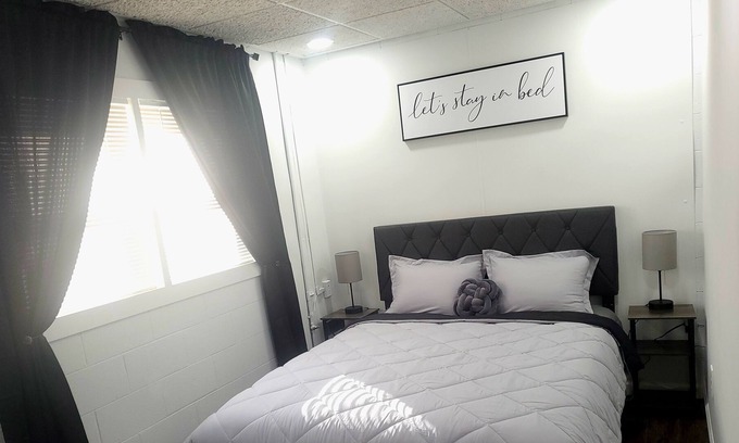 Gainesville House | Quiet, woodsy little one bedroom basement apartment