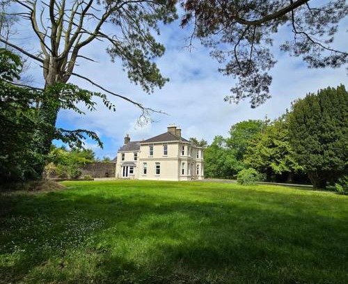 Coleraine House | Quilly Farm House - North Coast - Entire House, near Castlerock, Coleraine, Beach walks, countrywalks, golf courses