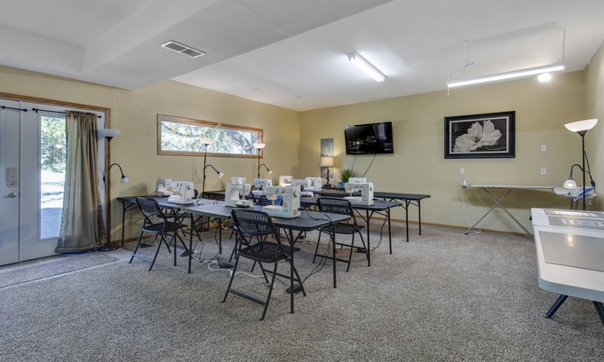 Hamilton House | Quilter's Paradise Retreat @Home Inn Hamilton. Great for retreating and relaxing
