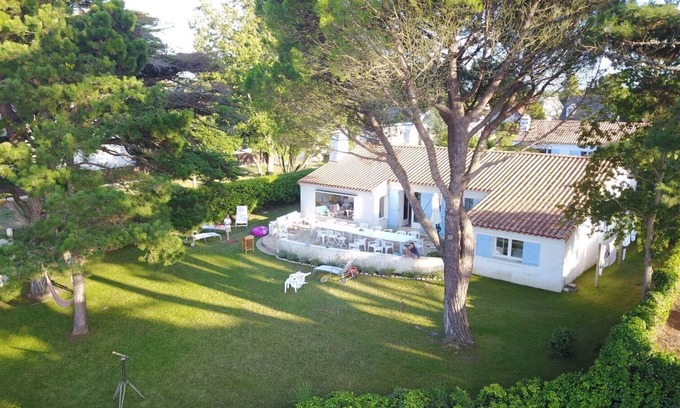 Quimiac House | QUIMIAC FACING THE SEA TWO HOUSES 18 PEOPLE