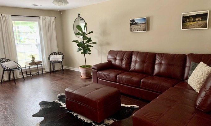Perry House | Quincy Ranch ~ Pet Friendly 3 bedroom 2 bath home