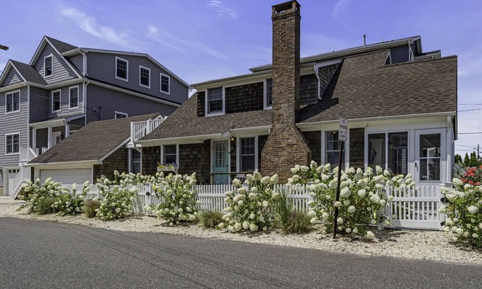 Normandy Beach House | Quintessential Beachside home in Normandy Beachn