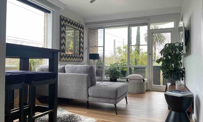 Elwood Apartment | Quintessential Beachside Apartment