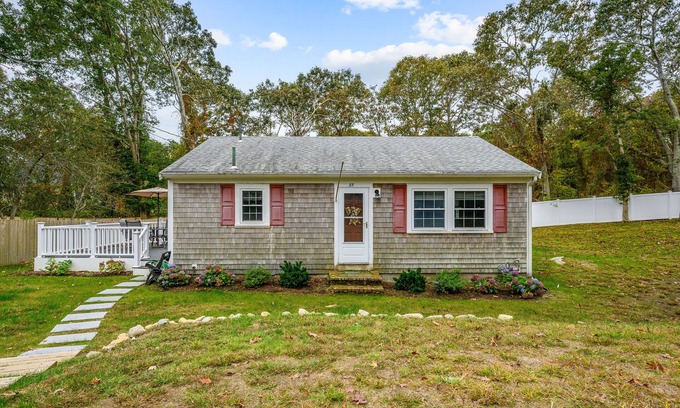 Barnstable House | QUINTESSENTIAL COTTAGE IN BARNSTABLE VILLAGE