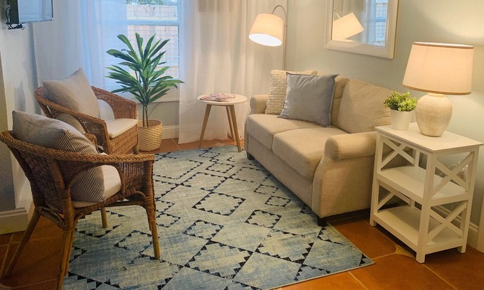 Downtown Dunedin Apartment | Quintessential II Downtown Dunedin Spacious Apartment