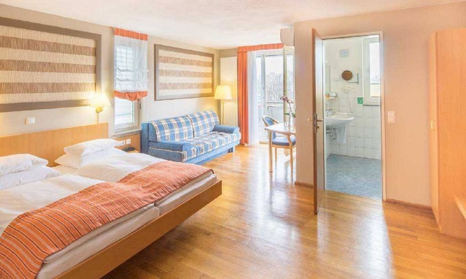 Zahringen Hotel | Quintuple room with toilet and shower - Hotel Classic
