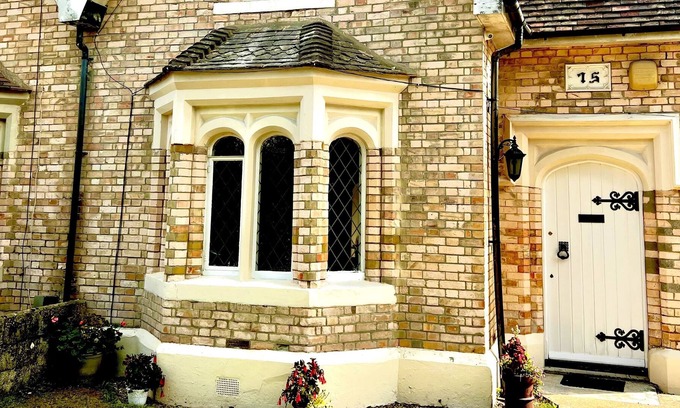 Bournemouth Cottage | Quirky 3 bedroom Lady Wimborne cottage