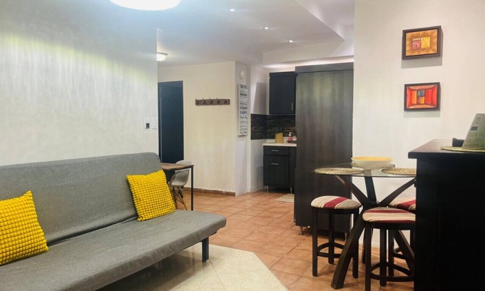 Gobernador Pinero Apartment | Quite and private near restaurants,malls and atractions