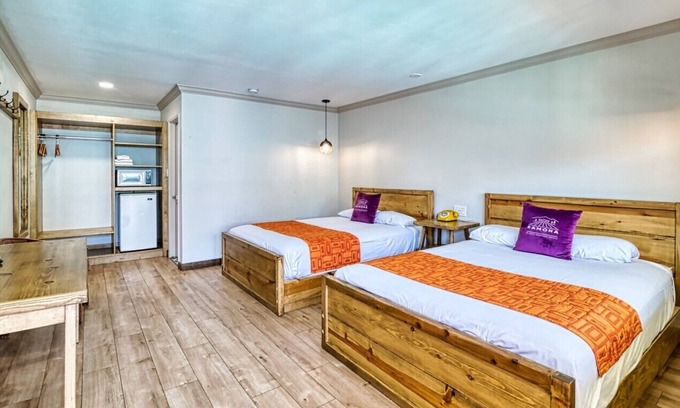 Ramona Cabin | Quite & Clean 2 Queen Bed Room in Ramona Wineries