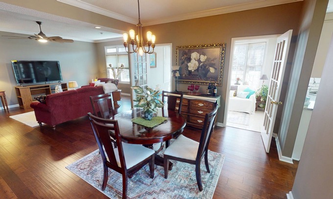Hendron House | Quite neighborhood close to golf course