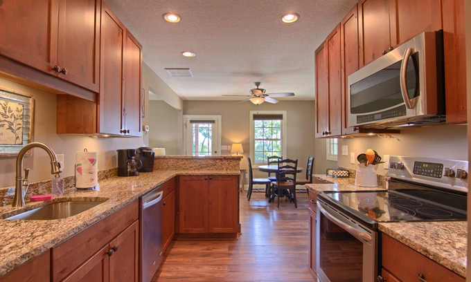 Horse Shoe House | Quite, Secluded Long Range Mountain View Getaway