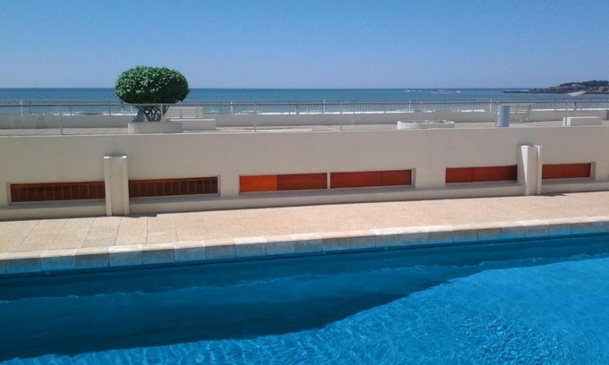 Saint-Gilles-Croix-de-Vie Apartment | Résidence La Garenne à La Grande Plage, vue mer, piscine et parking privé, 6 personnes