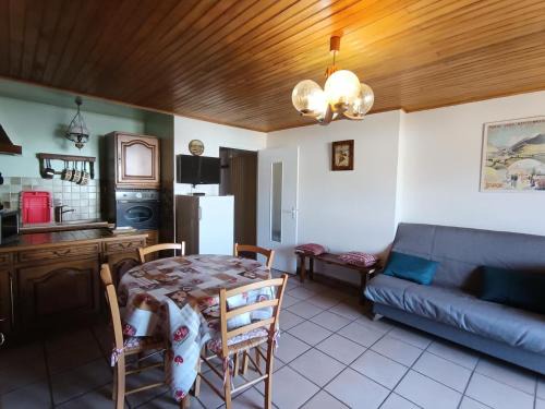 Montgenevre Apartment | Résidence Alpet I - Petit prix au coeur village! Parking, balcon sud MAE-9184