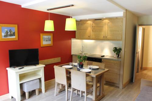 La Perriere Apartment | Résidence Christiana 406 Clés Blanches Courchevel