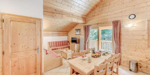 Champagny-en-Vanoise Apartment | Résidence Les Alpages - 3 Pièces pour 8 Personnes MAE-4274