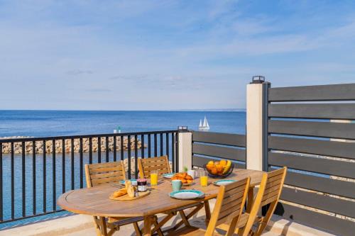 8th Arrondissement Apartment | Résidence Les Goudes, appartements accés direct à la plage, vue mer