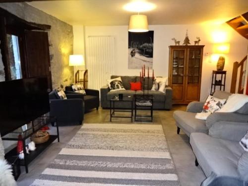 Guchen Villa | Résidence Maison Mitoyenne - Maison 10 personnes village de GUCHEN MAE-9594