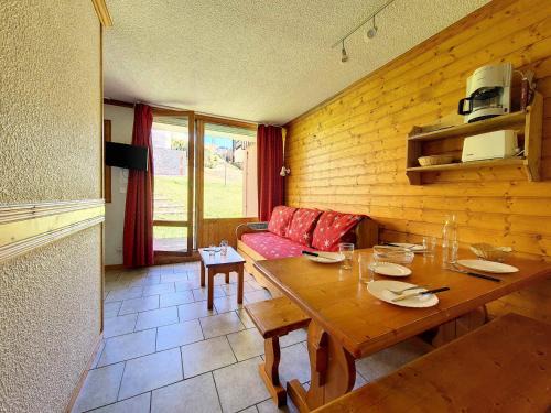 Les Menuires Apartment | Résidence Villaret - Appartement lumineux · Départ et retour skis aux pieds · Terrasse de plain pied MAE-2454