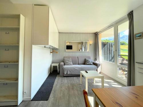 Les Menuires Apartment | Résidence Villaret - Studio cabine avec cuisiné équipée et vue sur les pistes MAE-4194