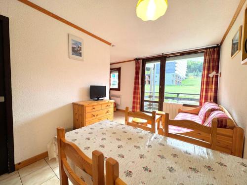 Les Menuires Apartment | Résidence Villaret - Studio cabine 4 personnes avec vue sur les pistes MAE-5014
